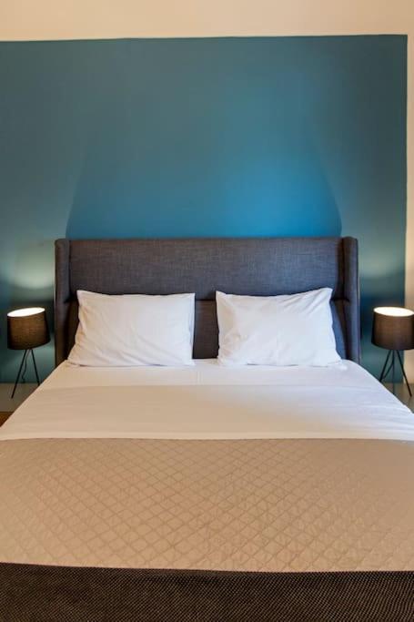Minimal Loft Art With Sea View Over Heraklion Harbour מראה חיצוני תמונה